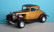 1932 Ford 5 Window Coupe 1:25