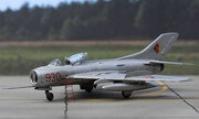 Mikoyan-Gurevich MiG-19S Farmer-C 1:144