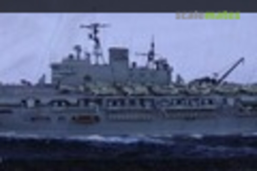 HMS Illustrious 1:700