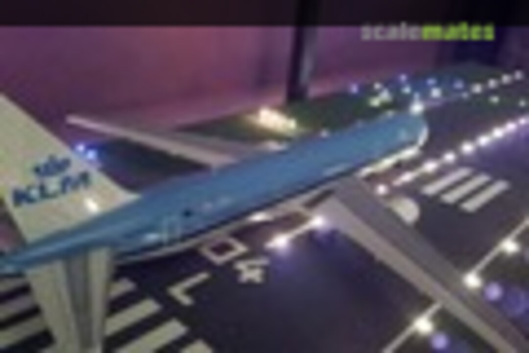Boeing 767-300 1:144