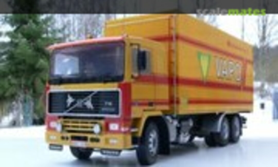 Italeri Maquette camion : Volvo F16 Baché avec hayon pas cher