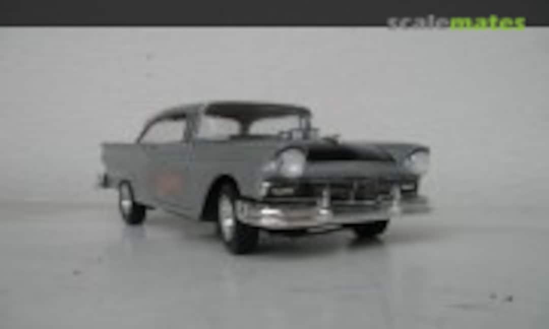 1957 Ford Fairlane 1:25