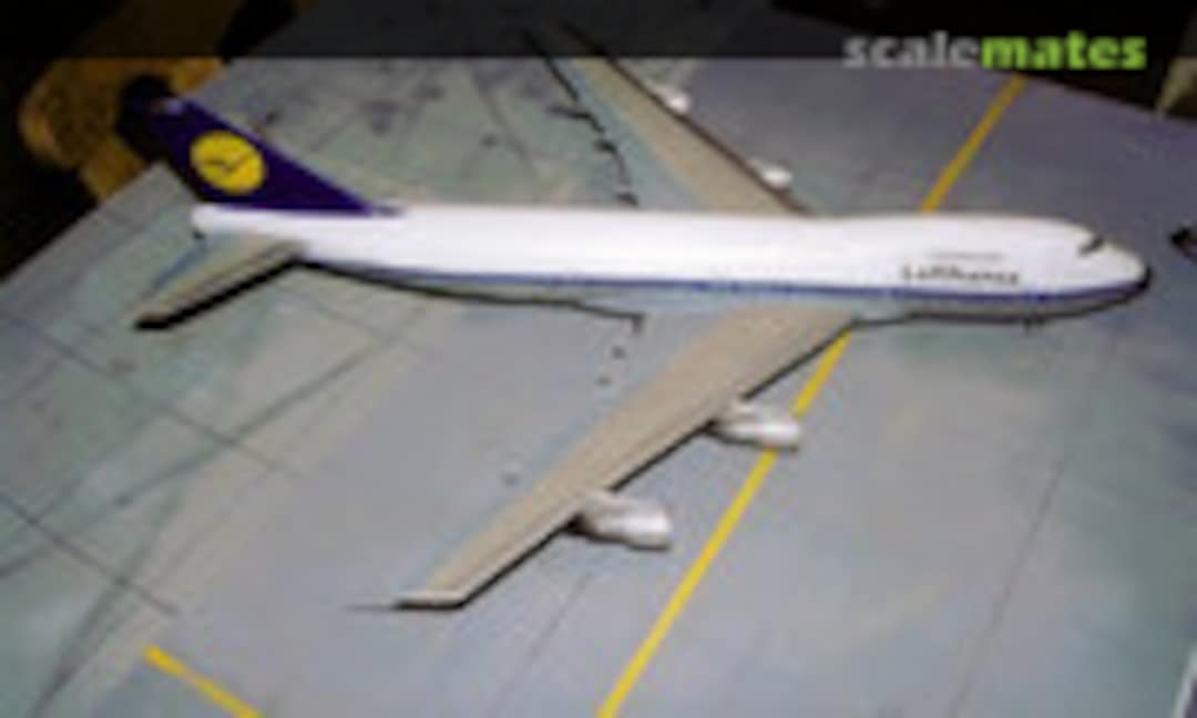 Boeing 747-200 1:100
