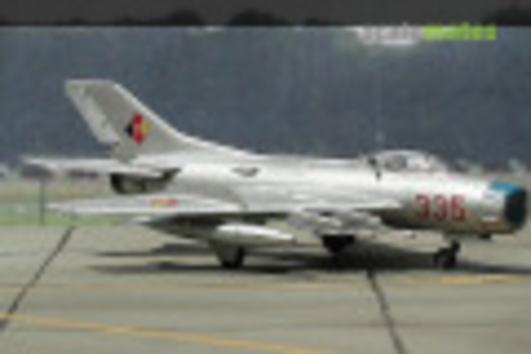 Mikoyan-Gurevich MiG-19PM Farmer-E 1:144