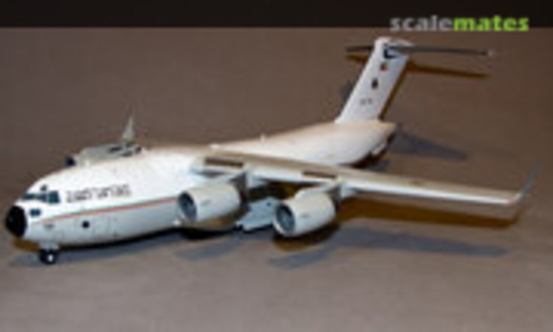 Boeing C-17A Globemaster III 1:144