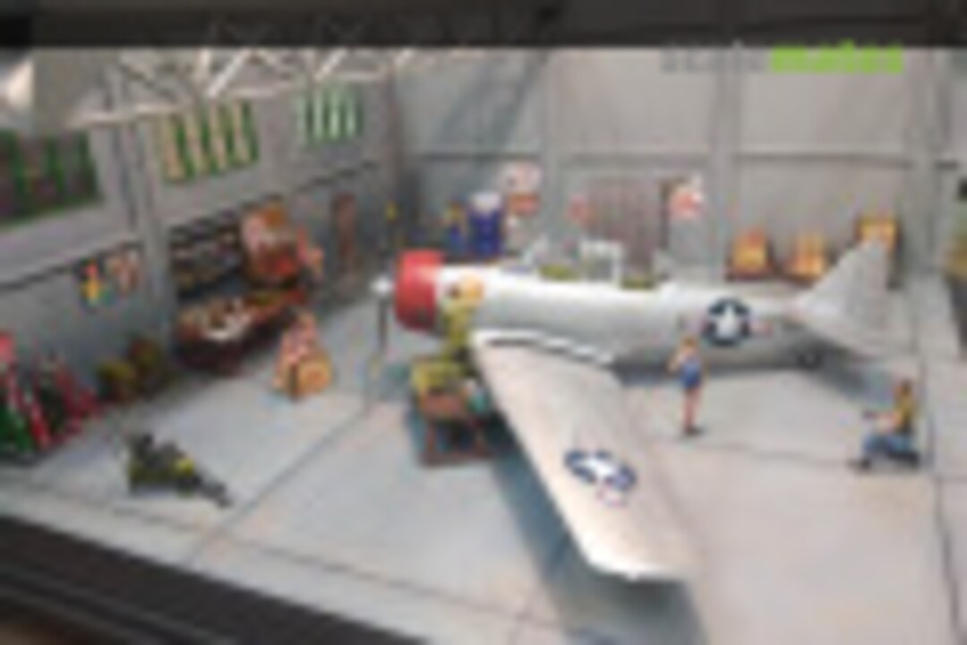 Blonde Bombshell T-6 Diorama Hawk
