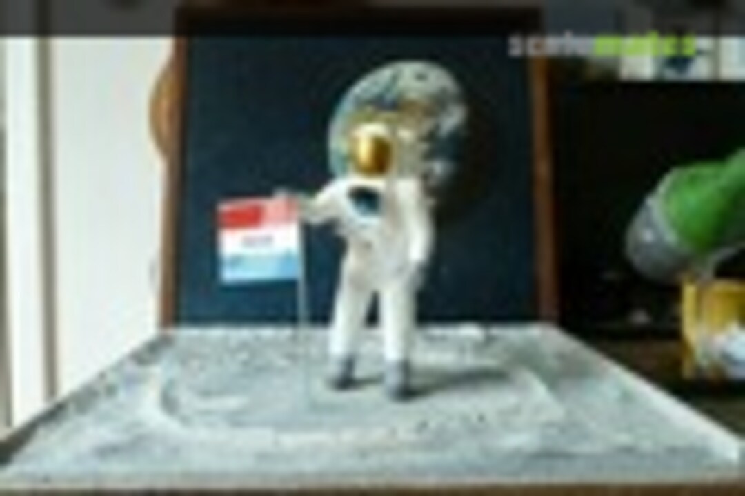 Apollo astronaut 1:8