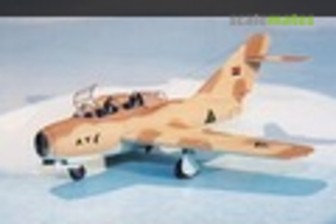 Mikoyan-Gurevich MiG-15UTI Midget 1:144