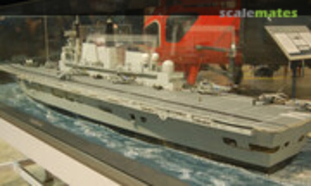 HMS Invincible 1:700