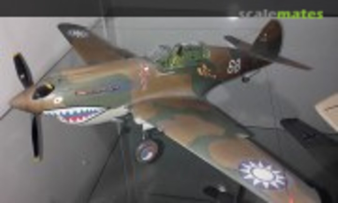 Curtiss P-40B Warhawk 1:32