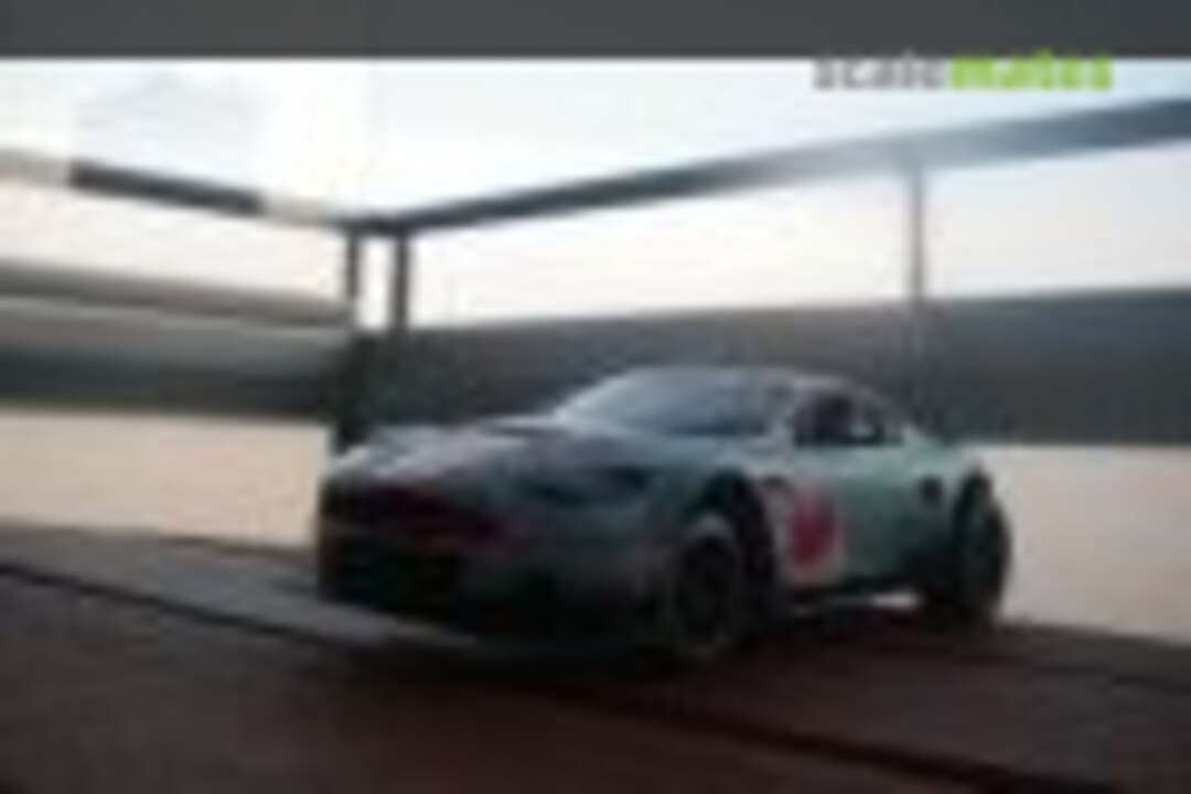 Aston Martin DBR9 1:32