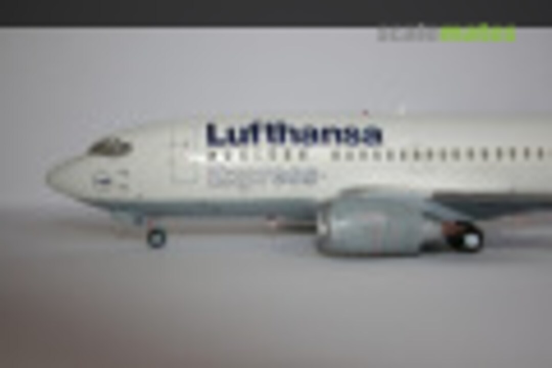 Boeing 737-500 1:144