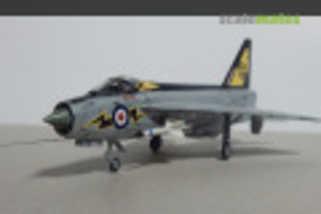 Englisch Electric Lightning F.3 1:144