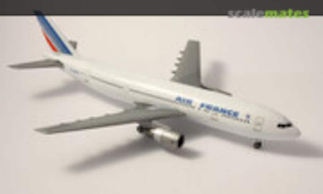 Airbus A300B4-203 1:144