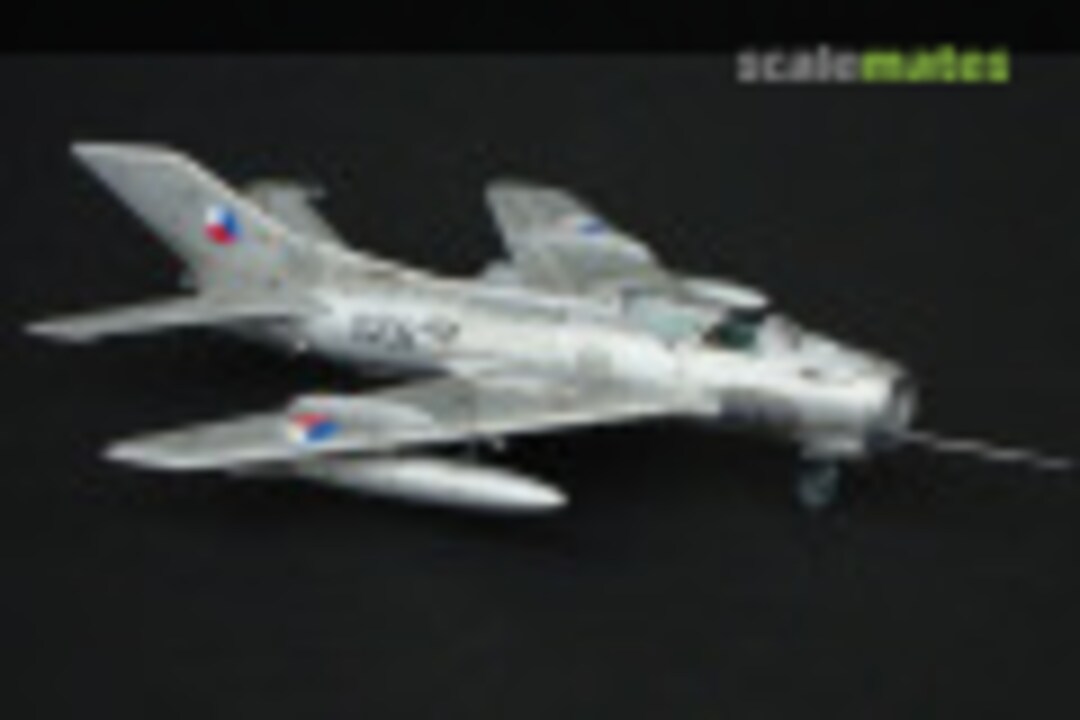 Mikoyan-Gurevich MiG-19S Farmer-C 1:72