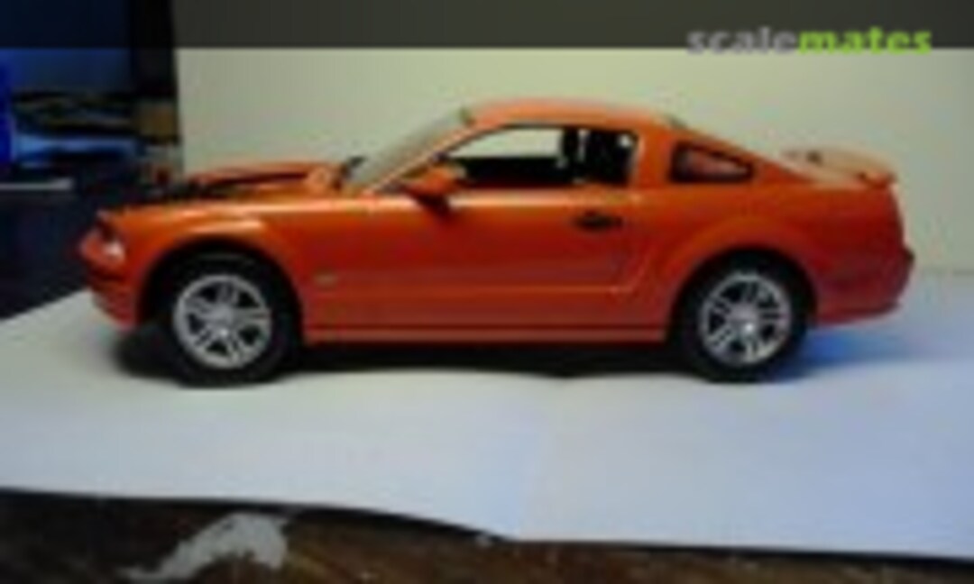 2005 Ford Mustang 1:24