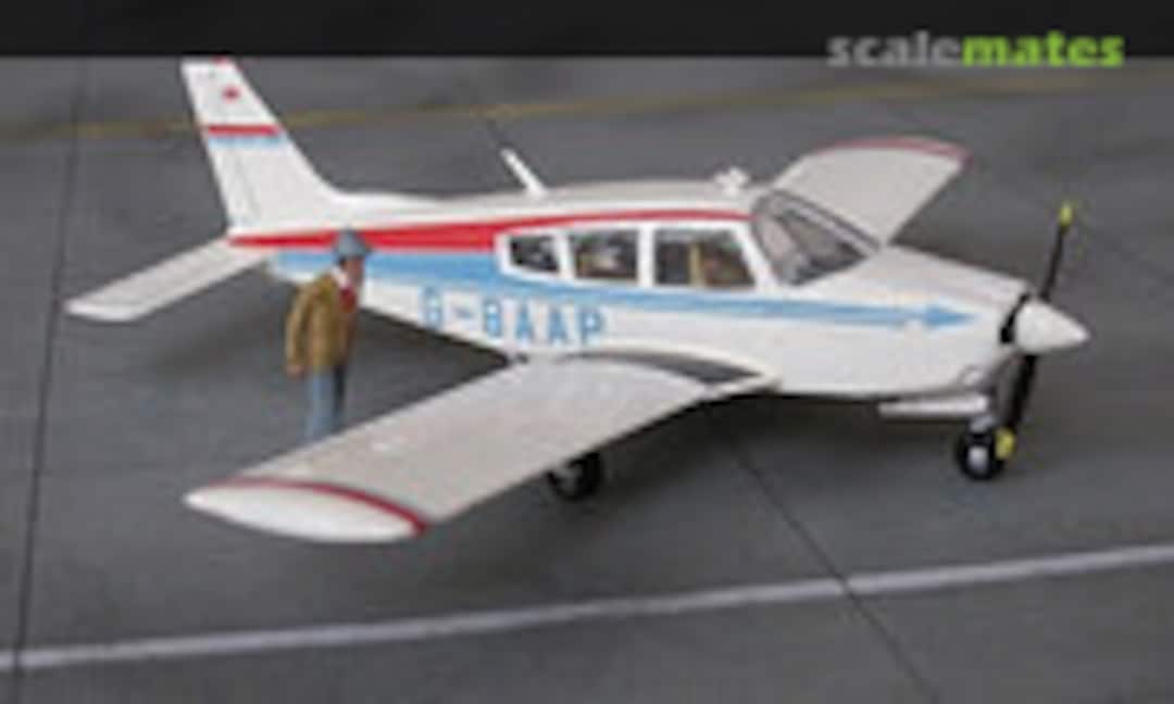 Piper PA-28 Cherokee 1:72