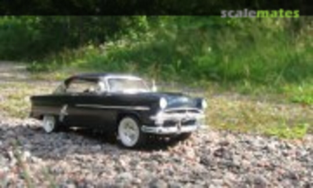 1953 Ford Victoria 1:25