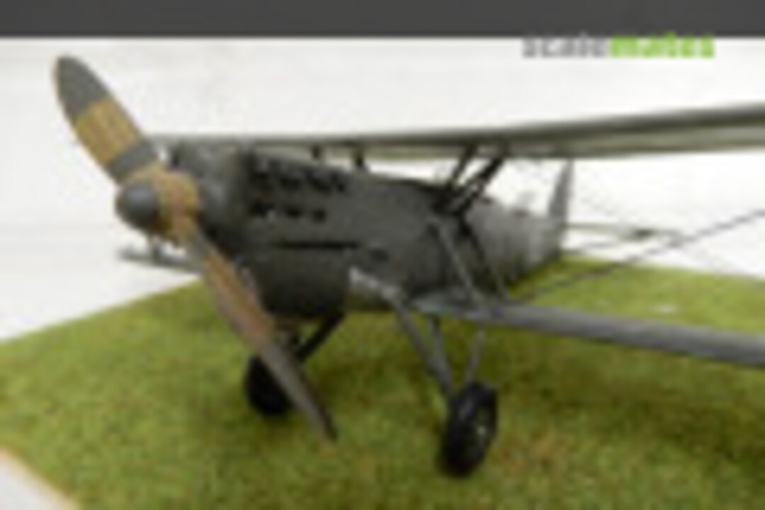 Aero A-100 1:72