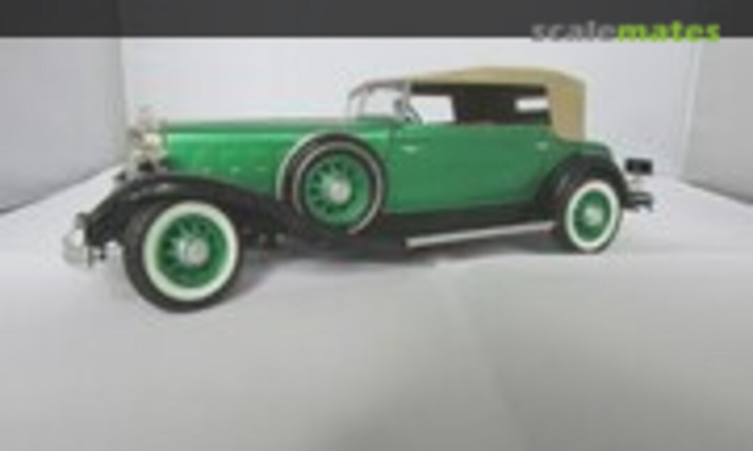 1932 Chrysler Imperial 1:25