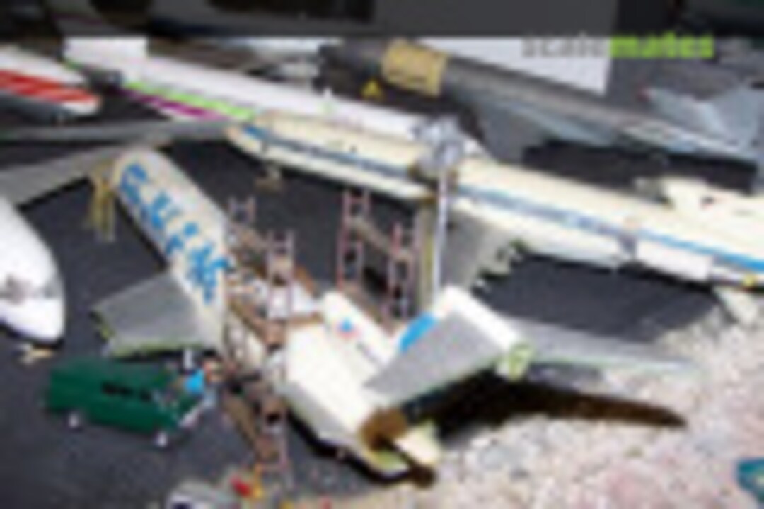 Boeing 727 1:100