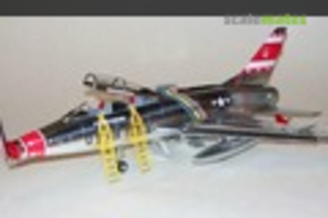 North American F-100F Super Sabre 1:48