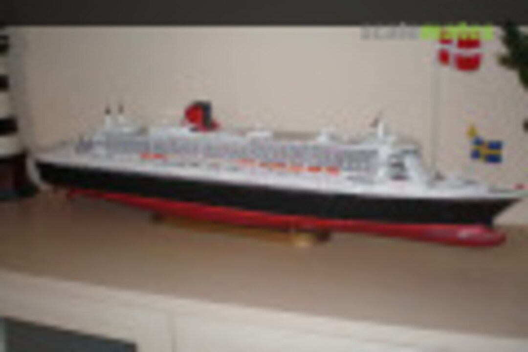 Queen Mary 2 1:400