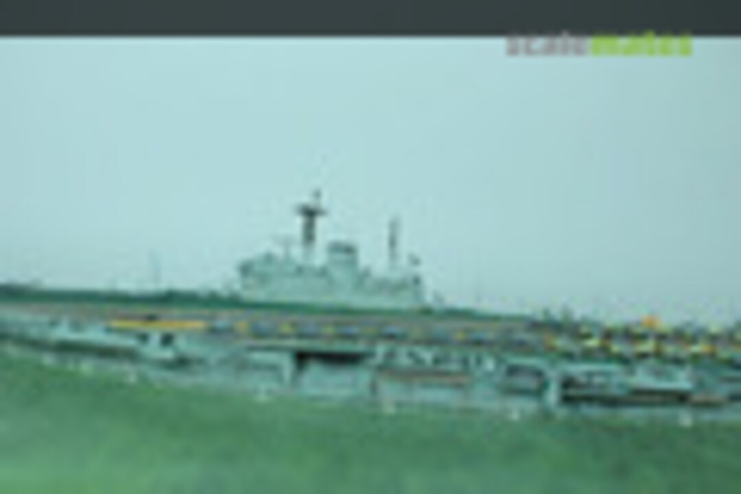 HMS Illustrious 1:700