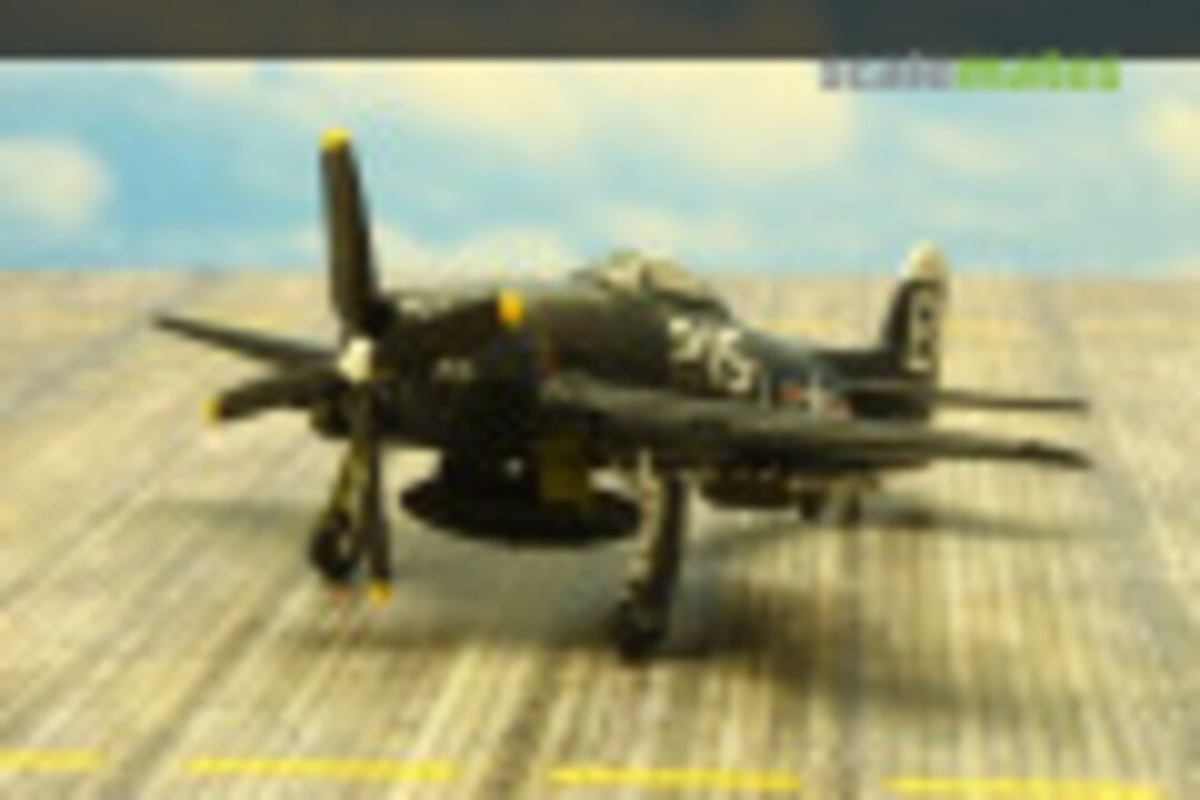 Jagdflugzeug Grumman F8F-1 Bearcat 1:144