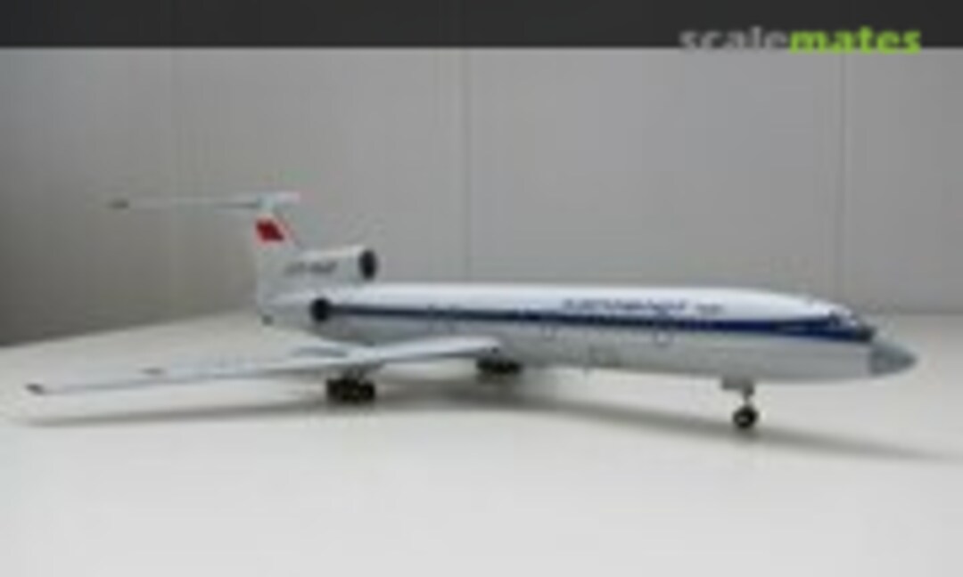 Tupolev Tu-154B-2 1:144