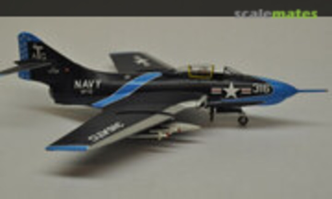 Grumman F9F-8 Cougar 1:72