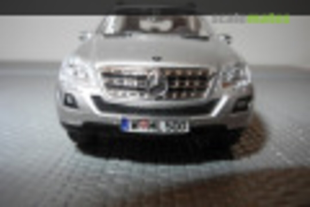 Mercedes-Benz ML500 1:43