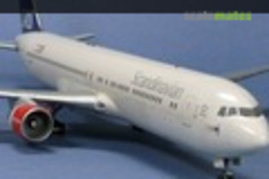 Boeing 767-300 1:144