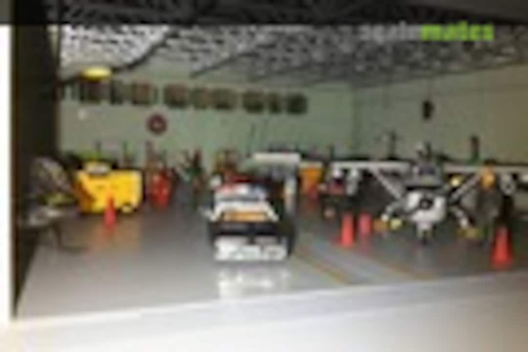 Military Hangar 1:87
