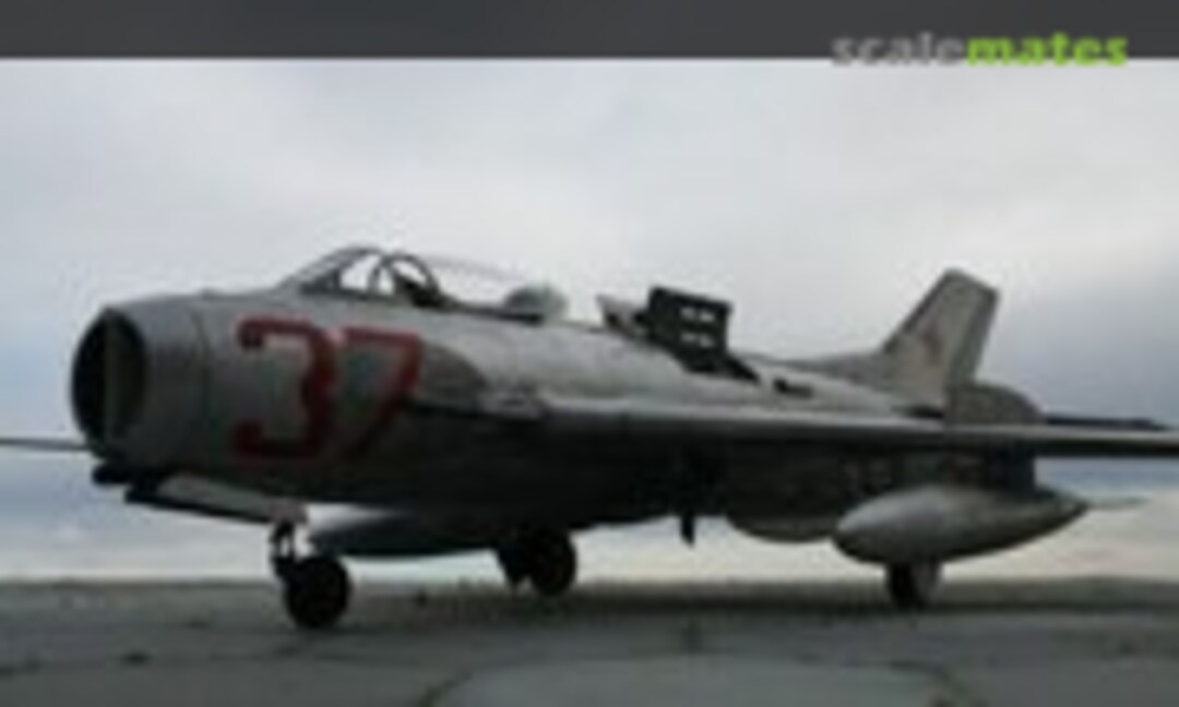 Mikoyan-Gurevich MiG-19S Farmer-C 1:32