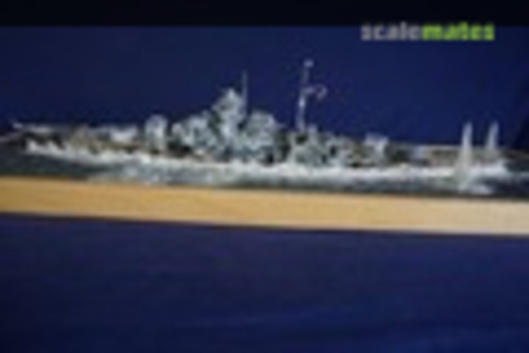 Sinkendes Schlachtschiff Bismarck 1:350