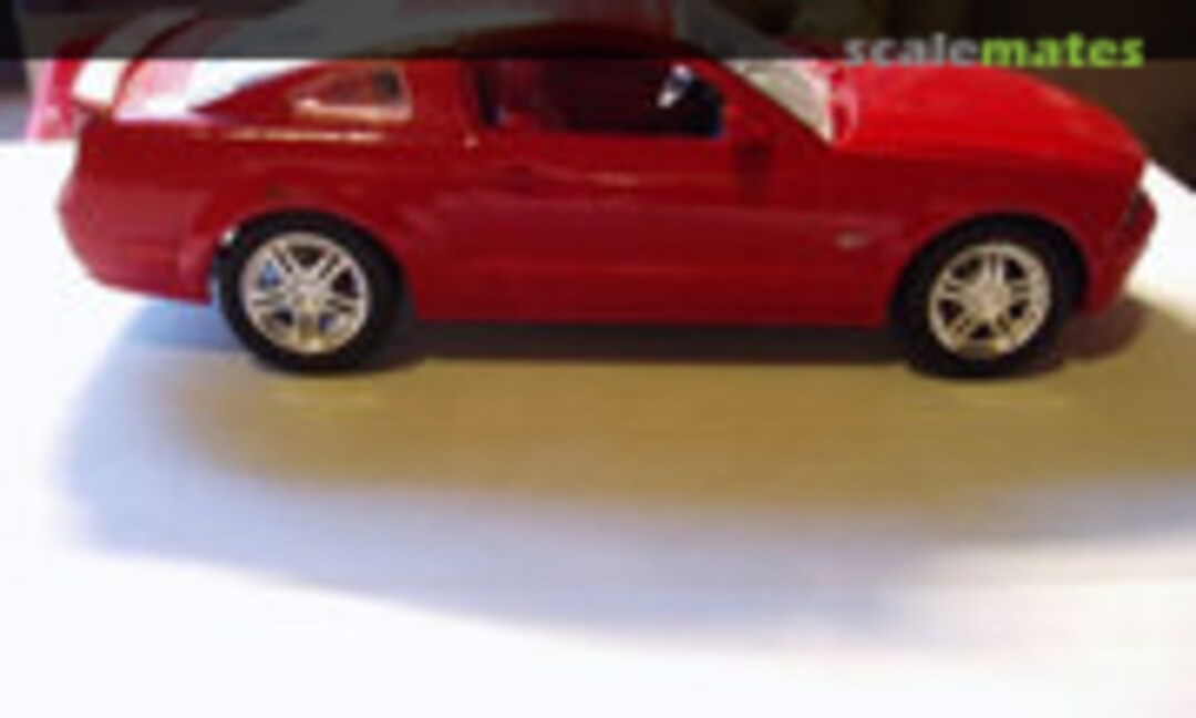 2005 Ford Mustang GT 1:25