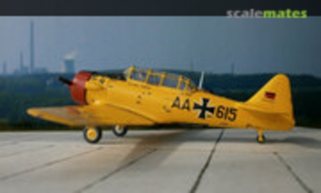 North American T-6J Harvard 1:72