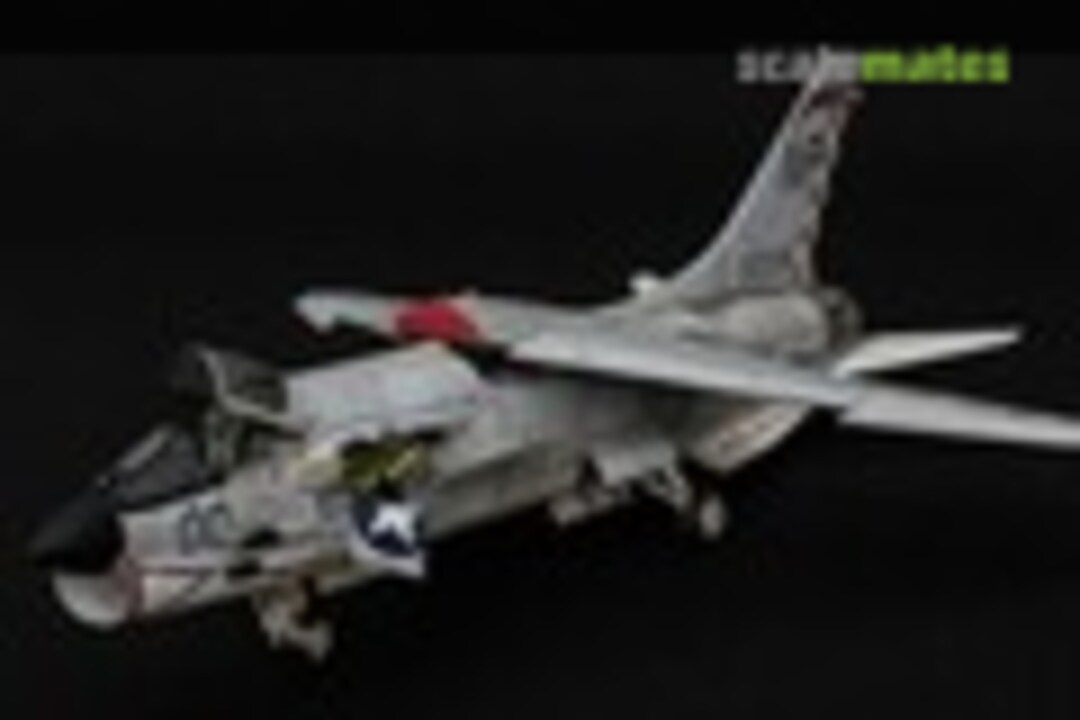 Vought F-8 Crusader 1:48