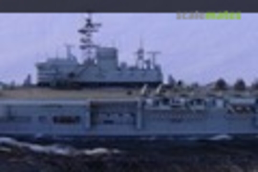 HMS Illustrious 1:700