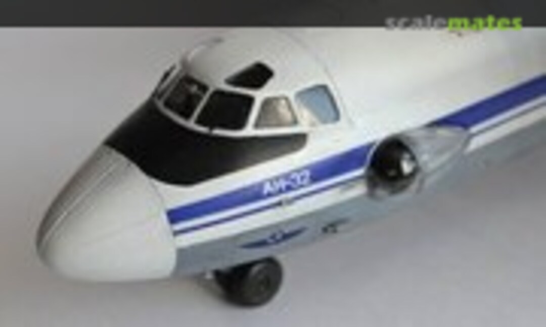 Antonov An-32 1:72