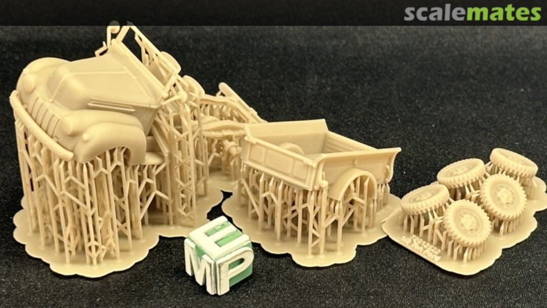 Contents Ford/Marmon-Herrington flatbed truck - empty 72012522 EMP3d